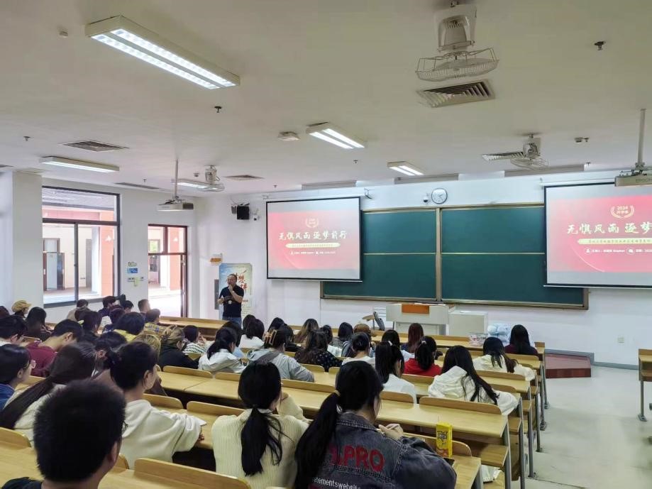 高俊贤老师在怀德学院授课