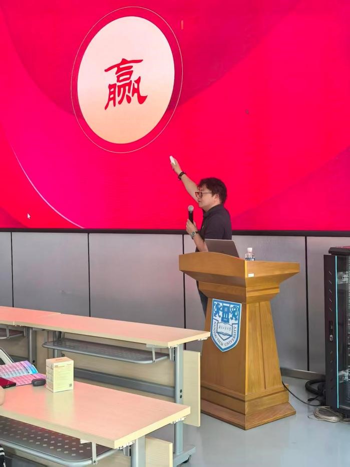 高俊贤老师在浦江学院授课